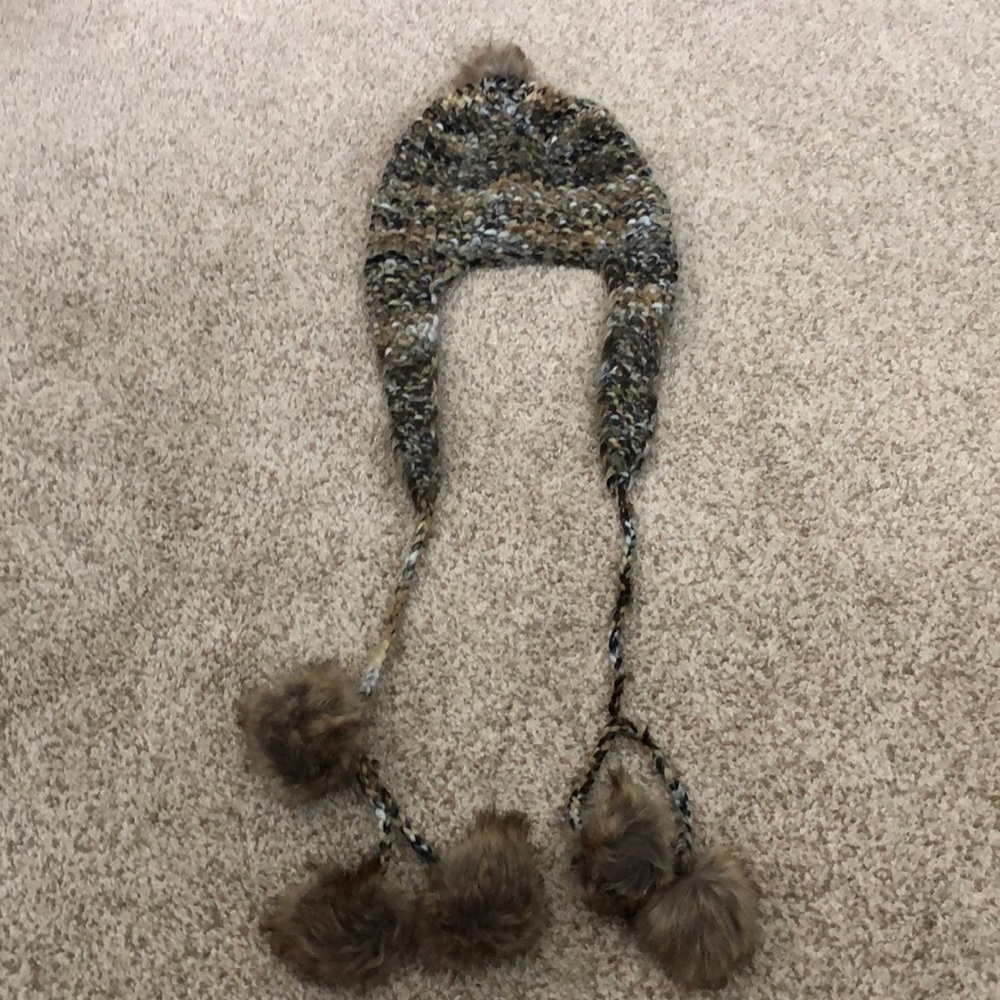 📦 🚚 EVERYTHING MUST GO! Free People Wool Hat w Pompoms